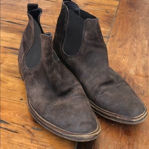 Kenneth Cole size 10 slip on boot